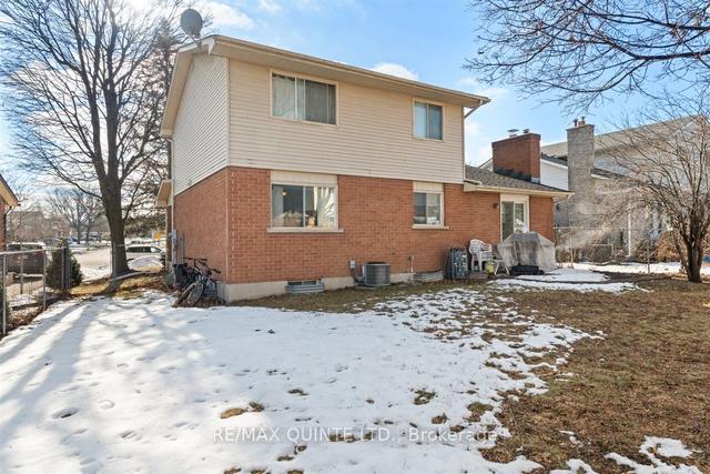 27 Morris Dr, House detached with 3 bedrooms, 4 bathrooms and 5 parking in Belleville ON | Image 15