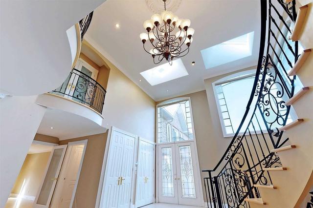 775 Woodland Acres Cres, House detached with 7 bedrooms, 10 bathrooms and 15 parking in Vaughan ON | Image 6