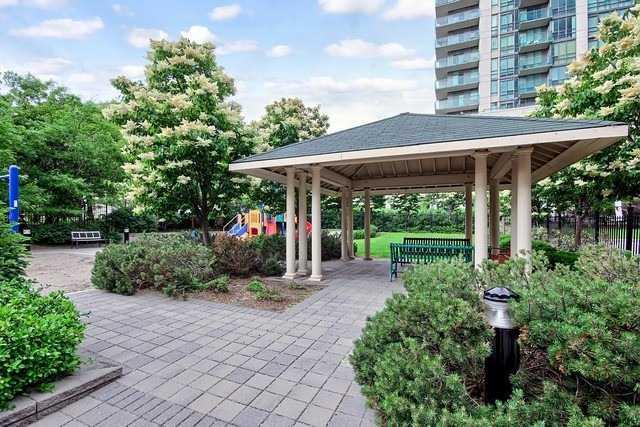 2005 - 3515 Kariya Dr, Condo with 2 bedrooms, 2 bathrooms and 1 parking in Mississauga ON | Image 3