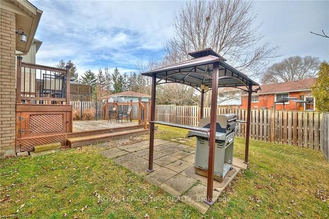 28 Fosh Crt, House detached with 3 bedrooms, 4 bathrooms and 4 parking in St. Catharines ON | Image 32