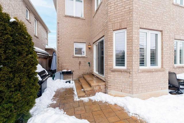 204 Cathcart Cres, House detached with 4 bedrooms, 4 bathrooms and 4 parking in Milton ON | Image 27
