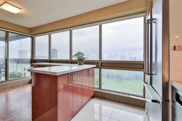 907/908 - 63 St Clair Ave W, Condo with 3 bedrooms, 3 bathrooms and 2 parking in Toronto ON | Image 6