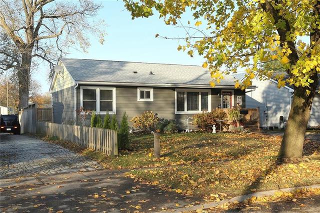 6477 Burdette Drive, House detached with 6 bedrooms, 2 bathrooms and 5 parking in Niagara Falls ON | Image 1