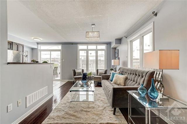 407 Dusk Private, Townhouse with 3 bedrooms, 3 bathrooms and 4 parking in Ottawa ON | Image 9