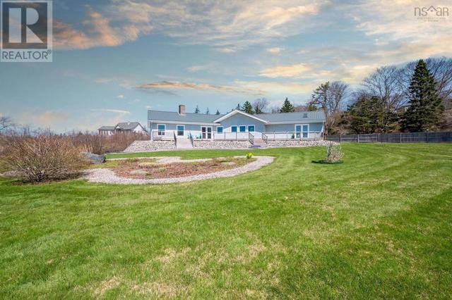 52 Captain Landers Court, House detached with 3 bedrooms, 2 bathrooms and null parking in Yarmouth MD NS | Image 2