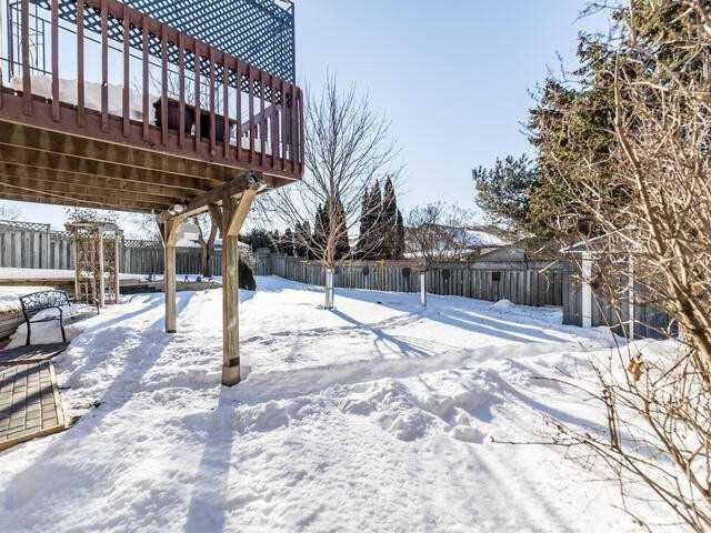 809 Wolfberry Crt, House attached with 3 bedrooms, 2 bathrooms and 3 parking in Oshawa ON | Image 28