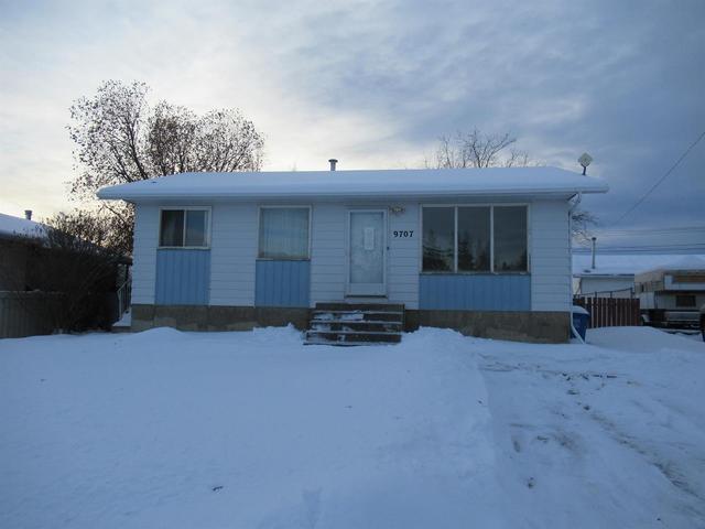 9707 96 Avenue, House detached with 3 bedrooms, 2 bathrooms and 2 parking in Wembley AB | Image 1