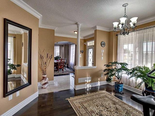 55 Elmcrest Dr, House detached with 4 bedrooms, 5 bathrooms and 4 parking in Brampton ON | Image 5