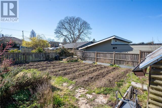 3228 Seaton St, House detached with 2 bedrooms, 1 bathrooms and 4 parking in Saanich BC | Image 33