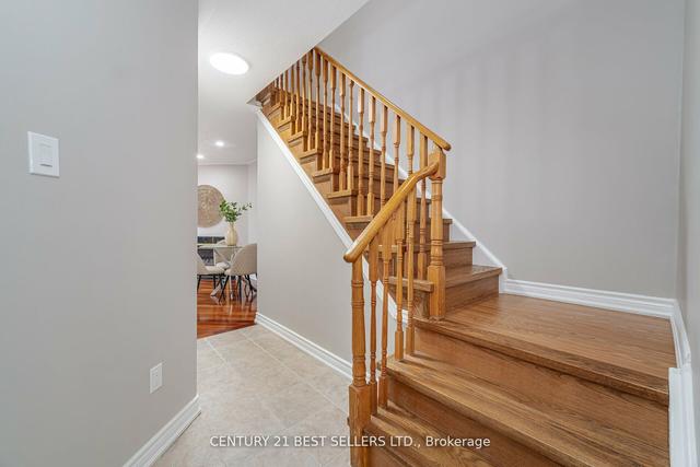 5649 Cortina Cres, House semidetached with 3 bedrooms, 4 bathrooms and 3 parking in Mississauga ON | Image 11