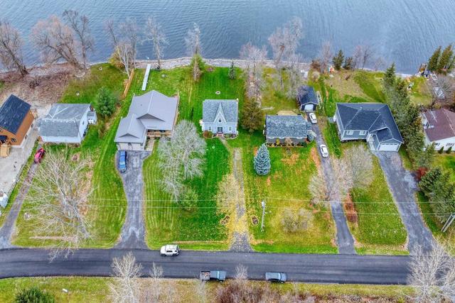 223 Prinyers Cove Cres, House detached with 3 bedrooms, 2 bathrooms and 4 parking in Prince Edward County ON | Image 35