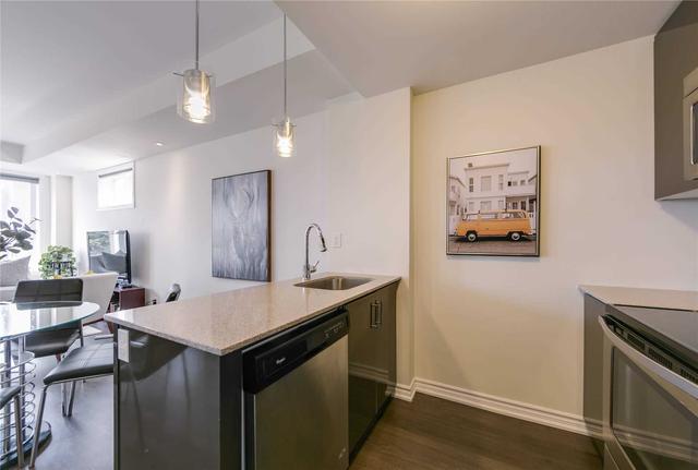 22 - 120 Twenty Fourth St, Townhouse with 2 bedrooms, 3 bathrooms and 1 parking in Toronto ON | Image 3