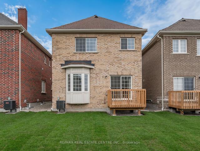18 Hutchison Rd, House detached with 3 bedrooms, 3 bathrooms and 3 parking in Guelph ON | Image 2