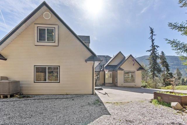4165 Brown Road, House detached with 5 bedrooms, 3 bathrooms and null parking in Central Kootenay F BC | Image 54