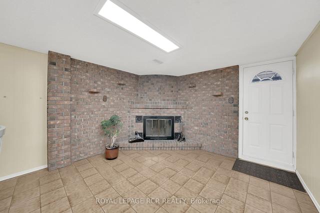 9 Slane Crt, House semidetached with 3 bedrooms, 2 bathrooms and 4 parking in Toronto ON | Image 21