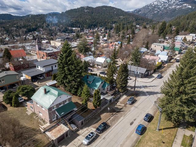 2111 Second Avenue, House detached with 3 bedrooms, 2 bathrooms and null parking in Rossland BC | Image 6