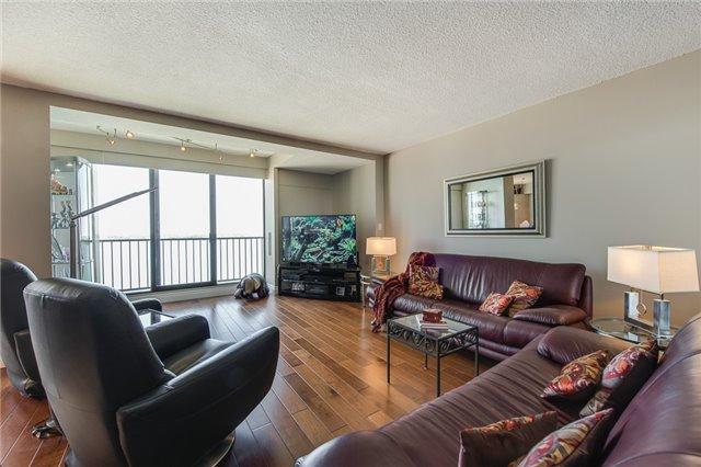 1827 - 33 Harbour Square, Condo with 2 bedrooms, 3 bathrooms and 1 parking in Toronto ON | Image 5