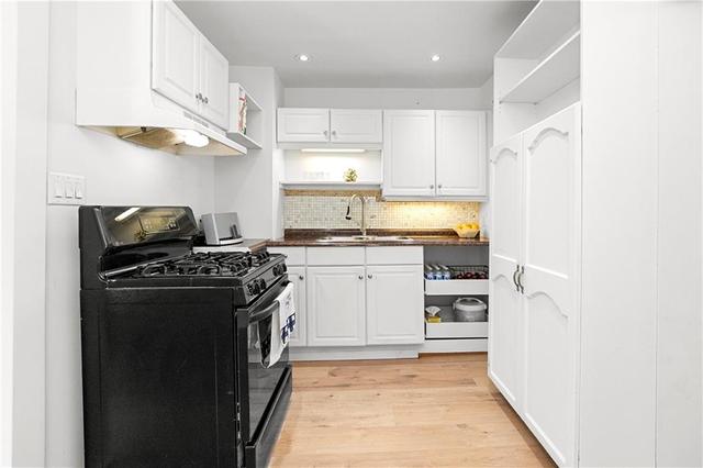 19 East 33rd Street, House detached with 2 bedrooms, 1 bathrooms and 3 parking in Hamilton ON | Image 6