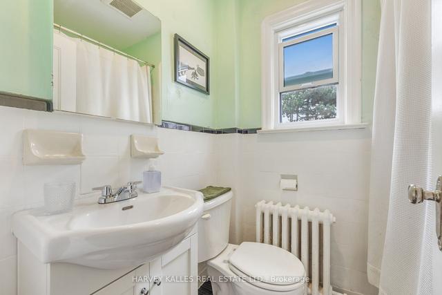 19 Danesbury Ave, House detached with 2 bedrooms, 2 bathrooms and 2 parking in Toronto ON | Image 5
