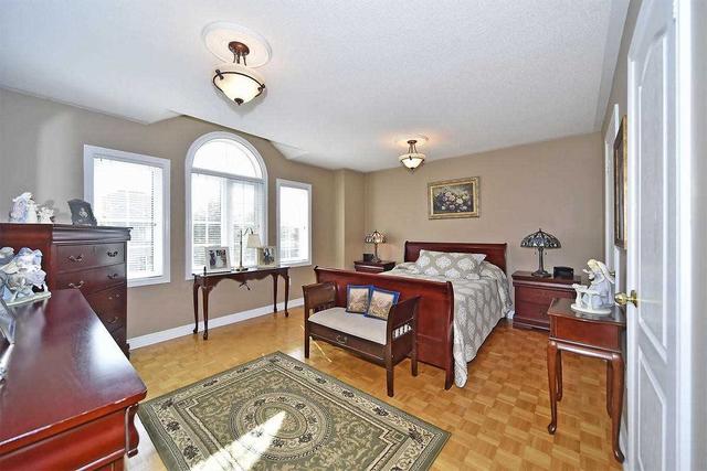 198 Golden Gate Circ, House detached with 4 bedrooms, 4 bathrooms and 4 parking in Vaughan ON | Image 6