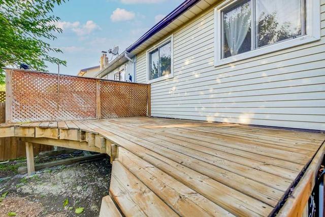 259 Hansen Rd N, House semidetached with 3 bedrooms, 1 bathrooms and 3 parking in Brampton ON | Image 32