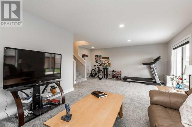 1290 Pacific Circle W, House detached with 3 bedrooms, 2 bathrooms and 4 parking in Lethbridge AB | Image 35