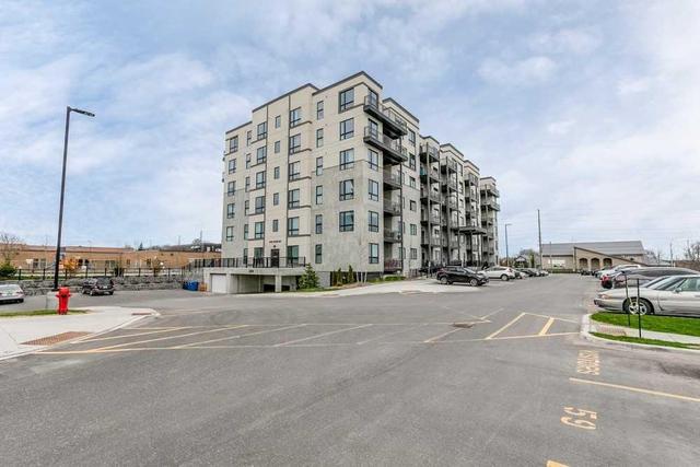 207 - 295 Cundles Rd E, Condo with 1 bedrooms, 1 bathrooms and 1 parking in Barrie ON | Image 1