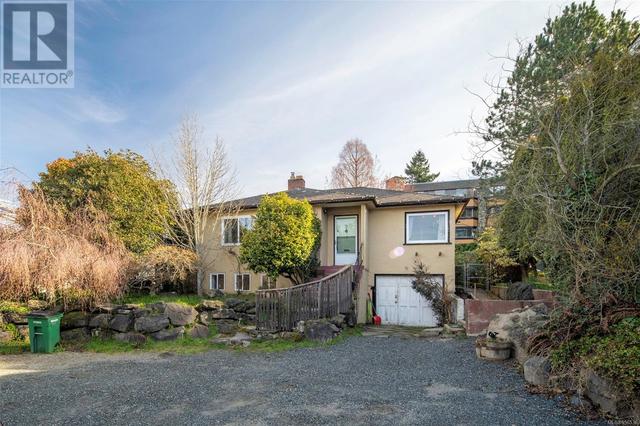 3835 Quadra St, House detached with 4 bedrooms, 3 bathrooms and 2 parking in Saanich BC | Image 23