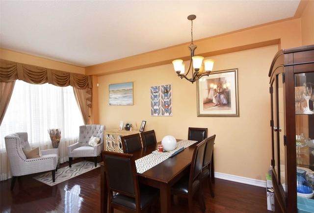 19 Nutwood Way, House attached with 3 bedrooms, 4 bathrooms and 3 parking in Brampton ON | Image 9