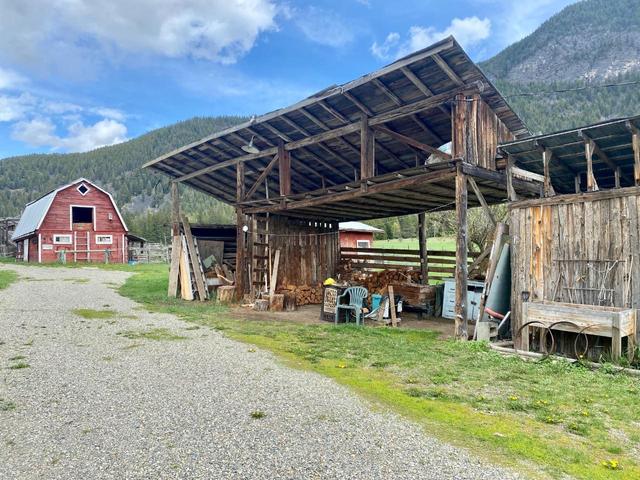 4512 48th Street, House detached with 2 bedrooms, 1 bathrooms and 6 parking in Central Kootenay B BC | Image 32