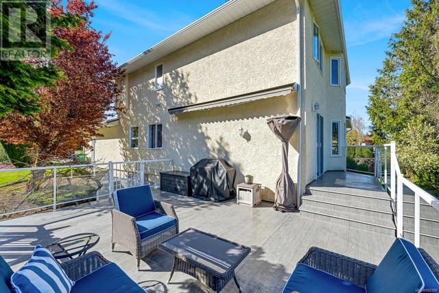 5199 Walema Crt, House detached with 5 bedrooms, 4 bathrooms and 4 parking in Saanich BC | Image 38