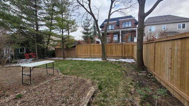 33 Burncrest Dr, House detached with 2 bedrooms, 2 bathrooms and 3 parking in Toronto ON | Image 4