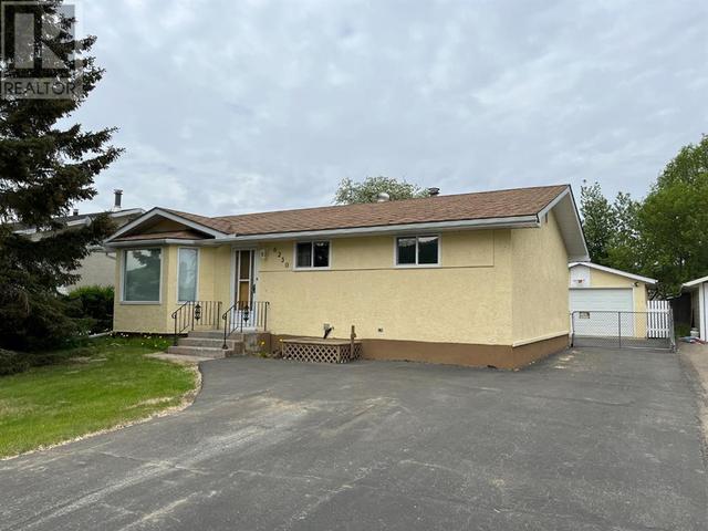 8230 96 Street, House detached with 3 bedrooms, 2 bathrooms and 4 parking in Peace River AB | Card Image