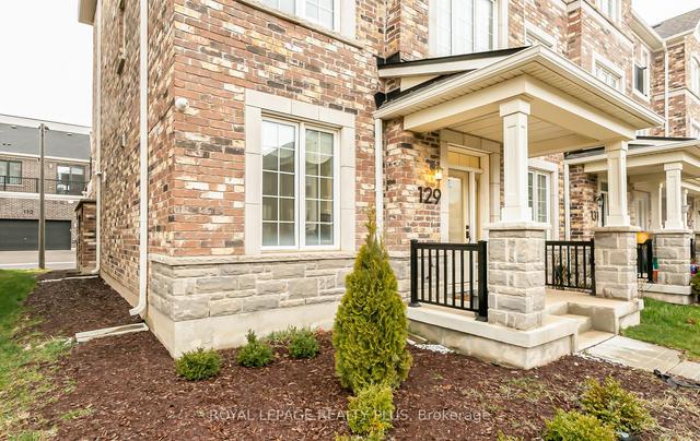 129 Stork St, House attached with 3 bedrooms, 3 bathrooms and 2 parking in Oakville ON | Image 12