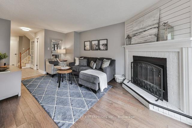 8 - 2006 Glenada Cres, Townhouse with 3 bedrooms, 3 bathrooms and 2 parking in Oakville ON | Image 6