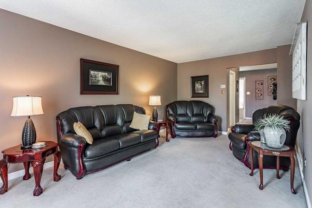 32 Puritan Crt, House detached with 3 bedrooms, 2 bathrooms and 5 parking in Hamilton ON | Image 6