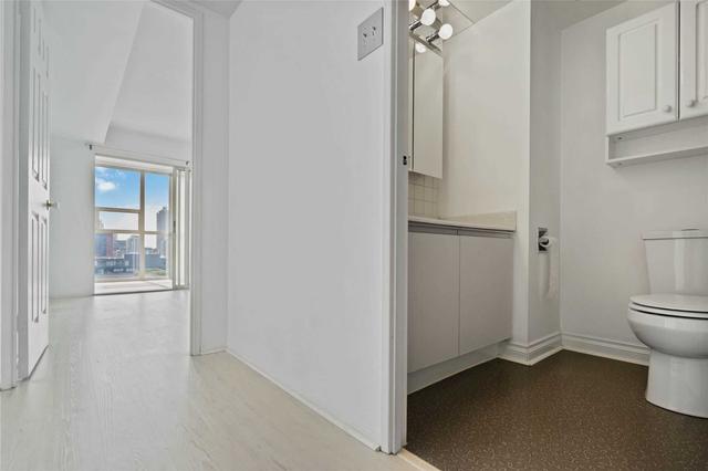 711 - 705 King St W, Condo with 1 bedrooms, 1 bathrooms and 1 parking in Toronto ON | Image 3
