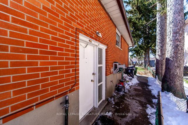 102a Poplar Rd, House semidetached with 3 bedrooms, 2 bathrooms and 5 parking in Toronto ON | Image 25