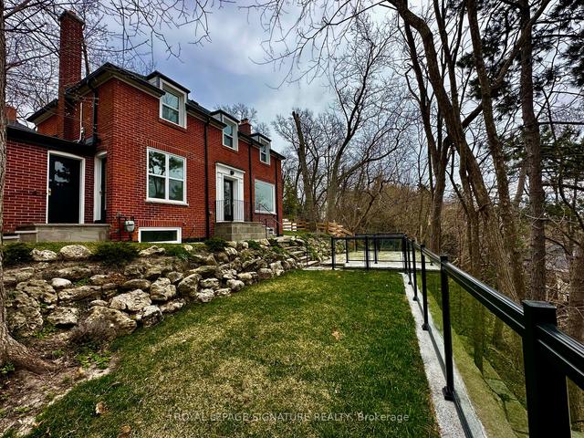 19 Halford Ave, House detached with 3 bedrooms, 2 bathrooms and 4 parking in Toronto ON | Image 32