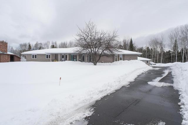 2320 Whitehall Dr, House detached with 3 bedrooms, 3 bathrooms and null parking in Thunder Bay ON | Card Image