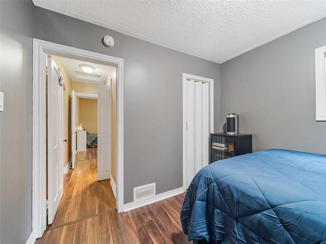 348 West St, House detached with 2 bedrooms, 2 bathrooms and 5 parking in Brantford ON | Image 4
