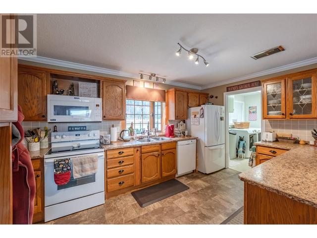 605 11th Avenue, House detached with 2 bedrooms, 1 bathrooms and 2 parking in Keremeos BC | Image 8
