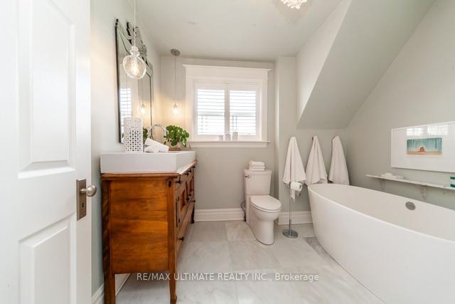 56 Thirty Third St, House detached with 5 bedrooms, 3 bathrooms and 6 parking in Toronto ON | Image 25