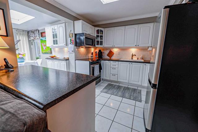 29 Lawndale Cres, House semidetached with 3 bedrooms, 2 bathrooms and 4 parking in Brampton ON | Image 20