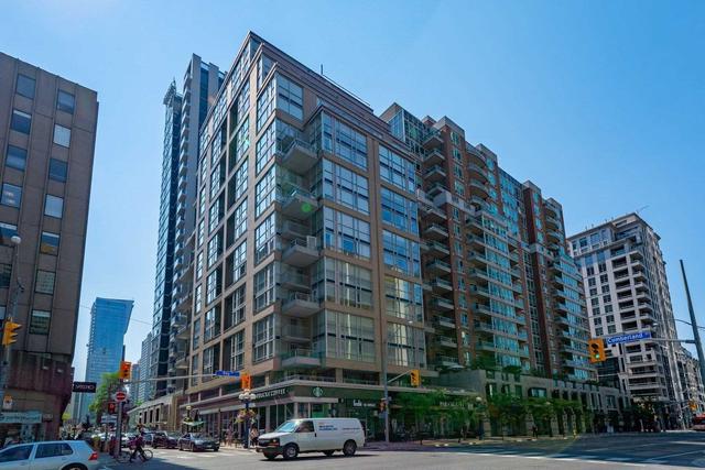 1105 - 80 Cumberland St, Condo with 2 bedrooms, 3 bathrooms and 1 parking in Toronto ON | Image 1