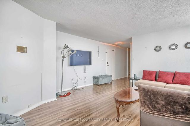 1707 - 530 Lolita Gdns, Condo with 3 bedrooms, 1 bathrooms and 1 parking in Mississauga ON | Image 2