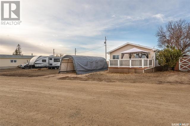 b5 - 145 North Service Road, Home with 3 bedrooms, 1 bathrooms and null parking in Moose Jaw SK | Image 2