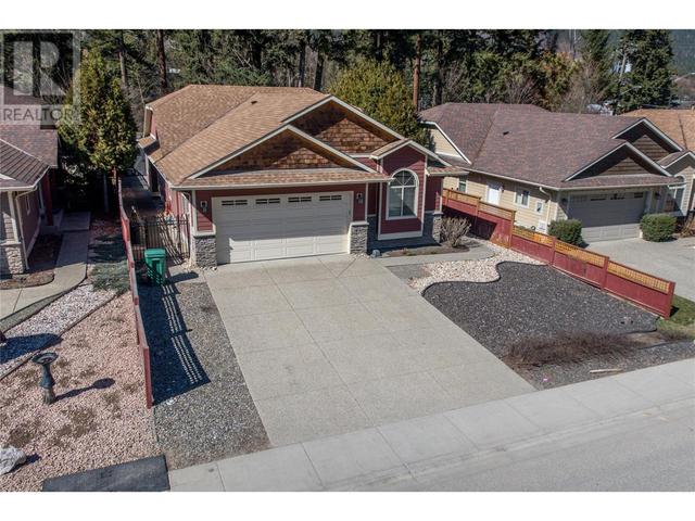 2174 Norris Avenue, House detached with 3 bedrooms, 2 bathrooms and 2 parking in Lumby BC | Image 4