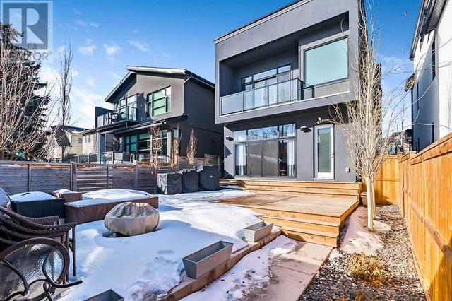 320 11 Street Nw, House detached with 4 bedrooms, 3 bathrooms and 3 parking in Calgary AB | Image 50