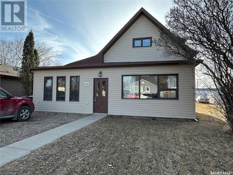 635 13th Street, House detached with 3 bedrooms, 2 bathrooms and null parking in Humboldt SK | Card Image